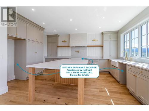 1561 Fairwood Lane, Kelowna, BC - Indoor Photo Showing Kitchen