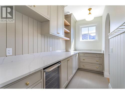 1561 Fairwood Lane, Kelowna, BC - Indoor Photo Showing Kitchen