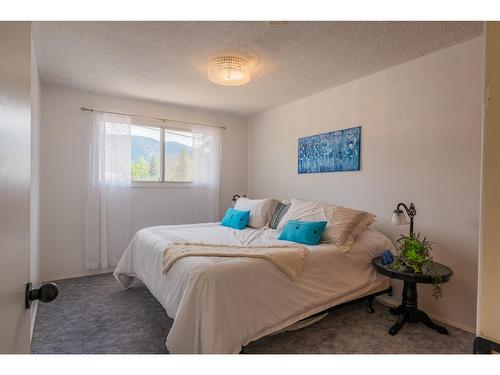 1120 7Th Avenue, Castlegar, BC - Indoor Photo Showing Bedroom