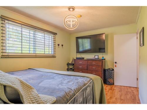 1120 7Th Avenue, Castlegar, BC - Indoor Photo Showing Bedroom