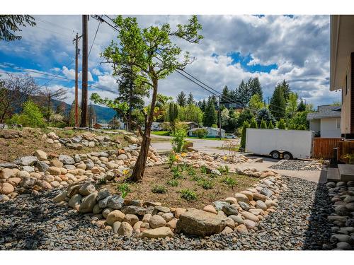 1120 7Th Avenue, Castlegar, BC - Outdoor With View