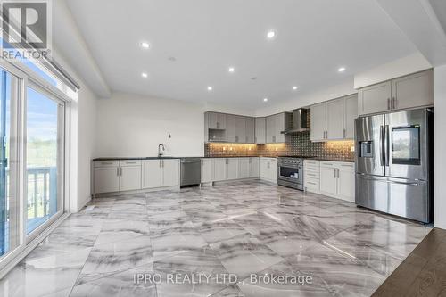 37 Bee Crescent, Brantford, ON - Indoor Photo Showing Kitchen With Stainless Steel Kitchen With Upgraded Kitchen