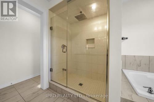 37 Bee Crescent, Brantford, ON - Indoor Photo Showing Bathroom