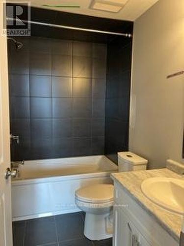 104 Oat Lane, Kitchener, ON - Indoor Photo Showing Bathroom