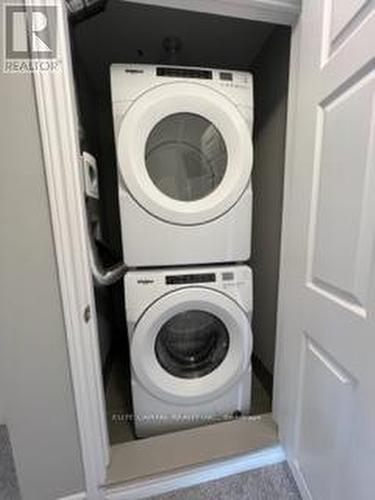 104 Oat Lane, Kitchener, ON - Indoor Photo Showing Laundry Room