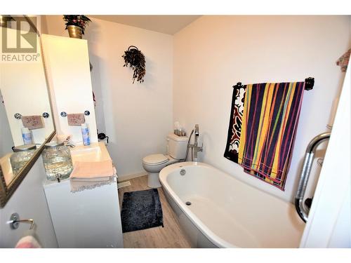 12477 Westside Road, Vernon, BC - Indoor Photo Showing Bathroom