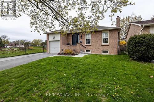 2 Regency Crescent, Whitby, ON - Outdoor