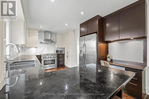 5 Kingscourt Drive, Toronto, ON - Indoor Photo Showing Kitchen With Double Sink With Upgraded Kitchen