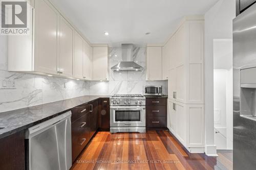 5 Kingscourt Drive, Toronto, ON - Indoor Photo Showing Kitchen With Upgraded Kitchen