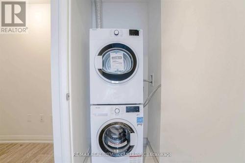648 - 26 Gibbs Road, Toronto, ON - Indoor Photo Showing Laundry Room