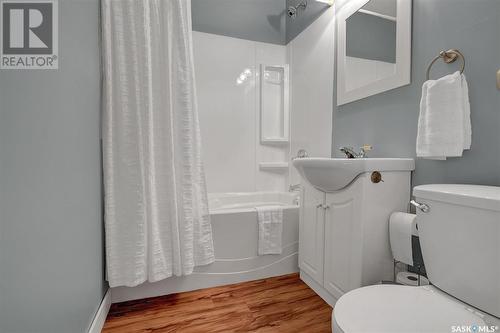 2602 Lindsay Street, Regina, SK - Indoor Photo Showing Bathroom