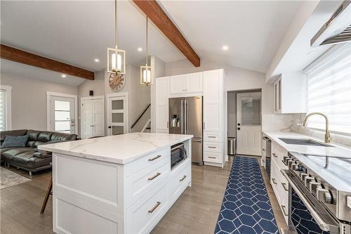 5350 Windermere Drive, Burlington, ON - Indoor Photo Showing Kitchen With Upgraded Kitchen