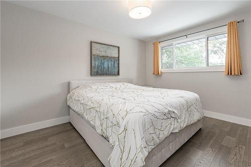 5350 Windermere Drive, Burlington, ON - Indoor Photo Showing Bedroom