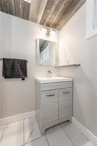 5350 Windermere Drive, Burlington, ON - Indoor Photo Showing Bathroom