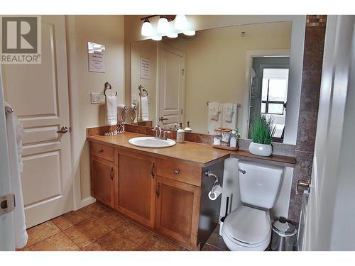 654 Cook Road Unit# 416, Kelowna, BC - Indoor Photo Showing Bathroom