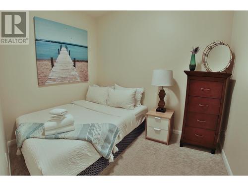 654 Cook Road Unit# 416, Kelowna, BC - Indoor Photo Showing Bedroom