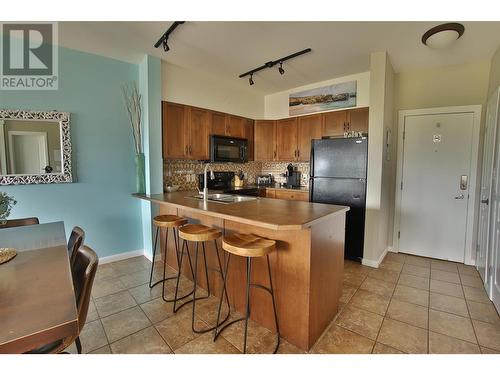 654 Cook Road Unit# 416, Kelowna, BC - Indoor Photo Showing Kitchen With Double Sink