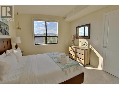 654 Cook Road Unit# 416, Kelowna, BC - Indoor Photo Showing Bedroom