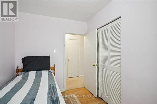 489 Trillium Drive, Oakville, ON - Indoor Photo Showing Bedroom