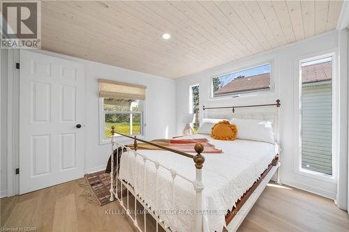 5062 Long Point Road, Prince Edward County, ON - Indoor Photo Showing Bedroom