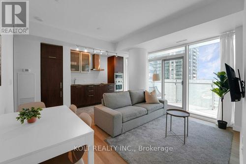 2008 - 14 York Street, Toronto, ON - Indoor Photo Showing Living Room