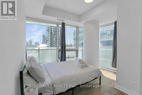 2008 - 14 York Street, Toronto, ON - Indoor Photo Showing Bedroom