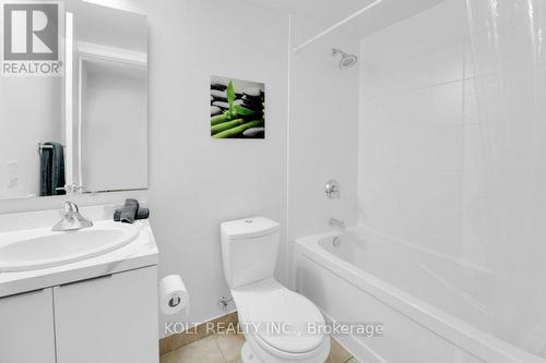 2008 - 14 York Street, Toronto (Waterfront Communities), ON - Indoor Photo Showing Bathroom