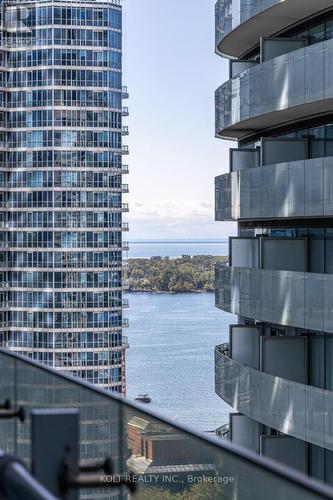 2008 - 14 York Street, Toronto (Waterfront Communities), ON - Outdoor