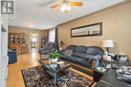 749 Alexander Street, Sarnia, ON - Indoor Photo Showing Living Room