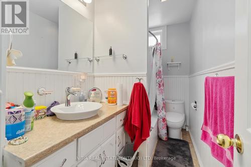 749 Alexander Street, Sarnia, ON - Indoor Photo Showing Bathroom