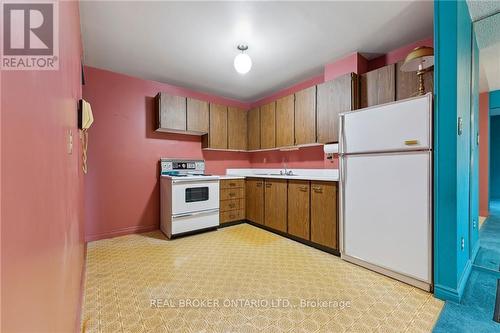 2 - 449 Woodview Road, Burlington, ON - Indoor Photo Showing Kitchen