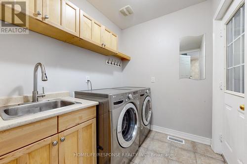 1040 Eager Road, Milton, ON - Indoor Photo Showing Laundry Room