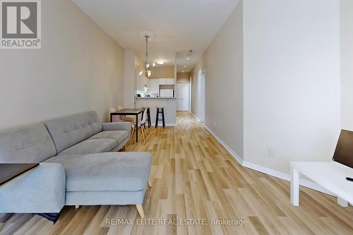 501 - 7 King Street E, Toronto, ON - Indoor Photo Showing Living Room