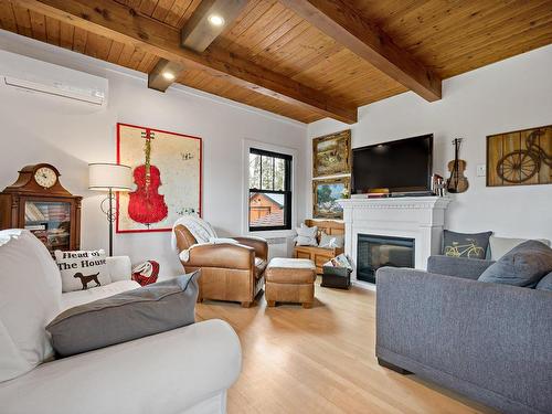 Salon - 6126 Route De L'Ascension, Rivière-Rouge, QC - Indoor Photo Showing Living Room With Fireplace