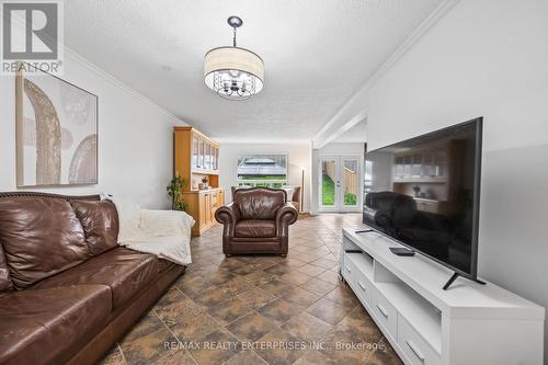 2873 Gulfstream Way, Mississauga, ON - Indoor Photo Showing Living Room