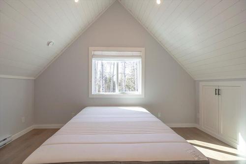 112 Burma Road, Fernie, BC - Indoor Photo Showing Bedroom