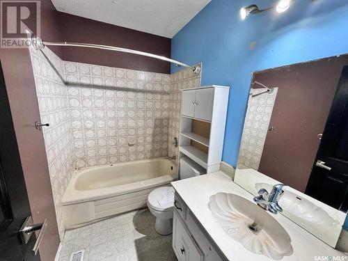 306 Pinehouse Drive, Saskatoon, SK - Indoor Photo Showing Bathroom