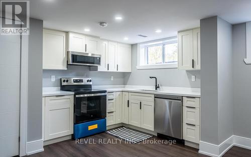 71 Diffin Drive, Welland, ON - Indoor Photo Showing Kitchen With Upgraded Kitchen