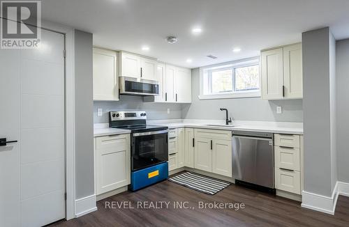 71 Diffin Drive, Welland, ON - Indoor Photo Showing Kitchen