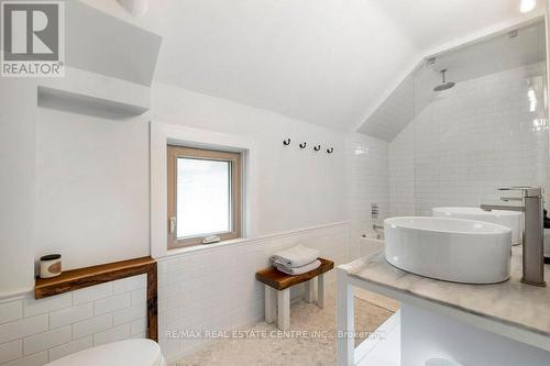 24 Ramore Street, Cambridge, ON - Indoor Photo Showing Bathroom