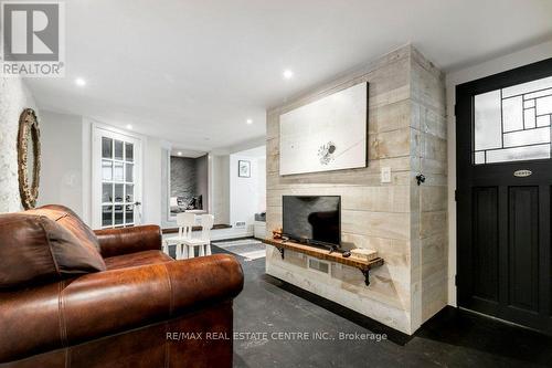 24 Ramore Street, Cambridge, ON - Indoor Photo Showing Living Room