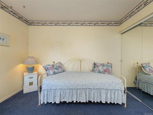 6-9901 Third St, Sidney, BC - Indoor Photo Showing Bedroom