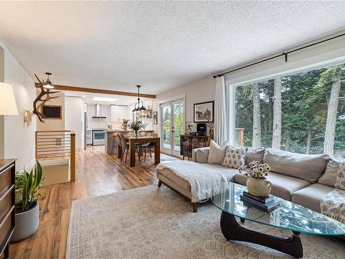 2720 Labieux Rd, Nanaimo, BC - Indoor Photo Showing Living Room