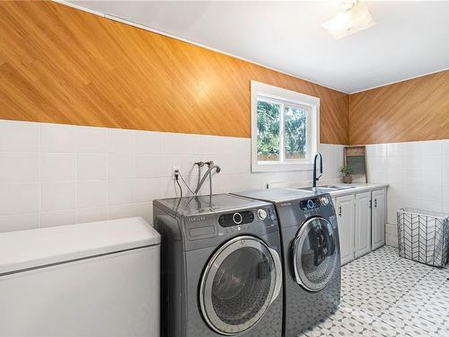 2720 Labieux Rd, Nanaimo, BC - Indoor Photo Showing Laundry Room