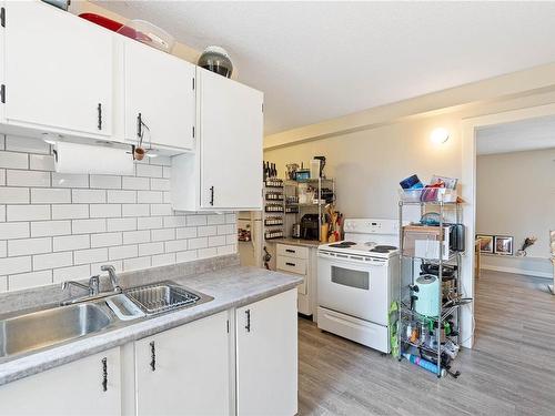 2720 Labieux Rd, Nanaimo, BC - Indoor Photo Showing Kitchen With Double Sink