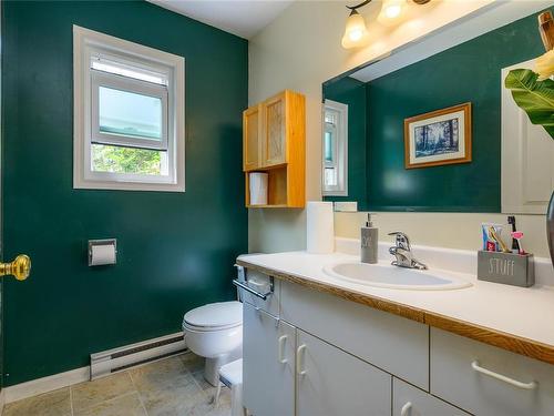 5981 Sunset Rd, Nanaimo, BC - Indoor Photo Showing Bathroom