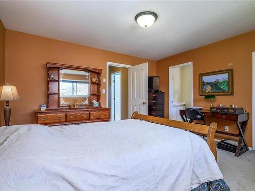 5981 Sunset Rd, Nanaimo, BC - Indoor Photo Showing Bedroom