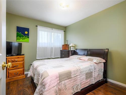 5981 Sunset Rd, Nanaimo, BC - Indoor Photo Showing Bedroom