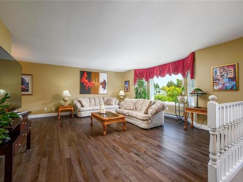 5981 Sunset Rd, Nanaimo, BC - Indoor Photo Showing Living Room
