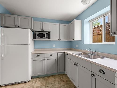 560 Hilchey Rd, Campbell River, BC - Indoor Photo Showing Kitchen With Double Sink